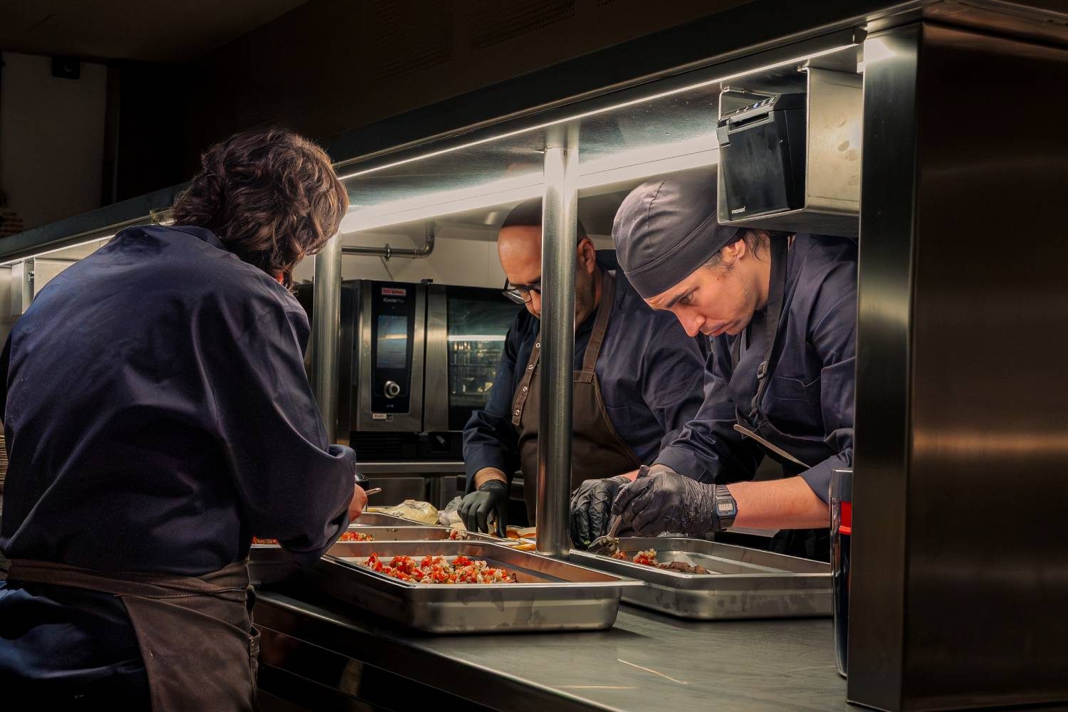 Cocineros de Forja trabajando.